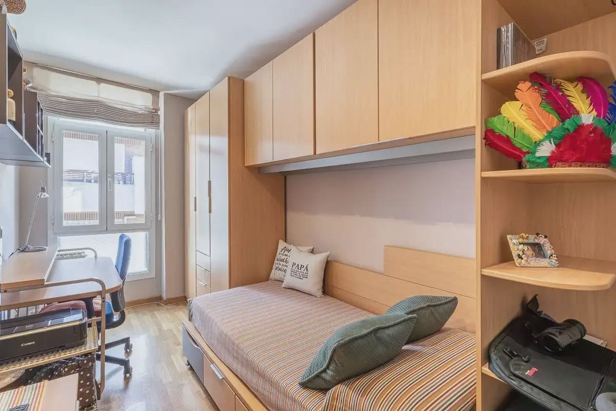 Flat for sale in Granada city with garage - € 585,000 (Ref: 9837506)