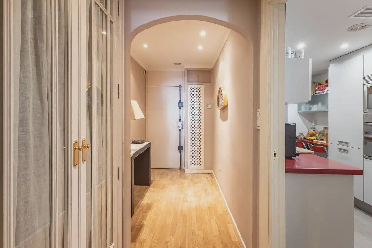 Flat for sale in Granada city with garage - € 585,000 (Ref: 9837506)