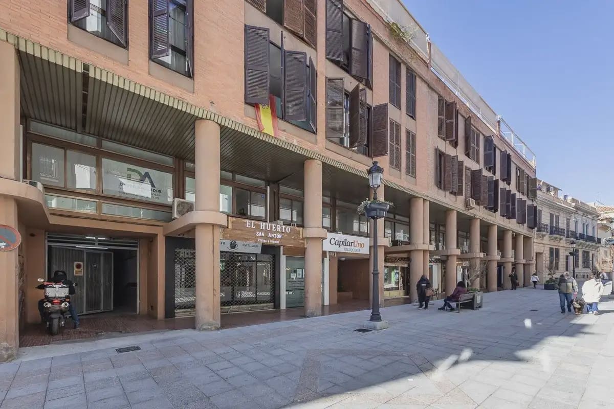 Flat for sale in Granada city with garage - € 585,000 (Ref: 9837506)