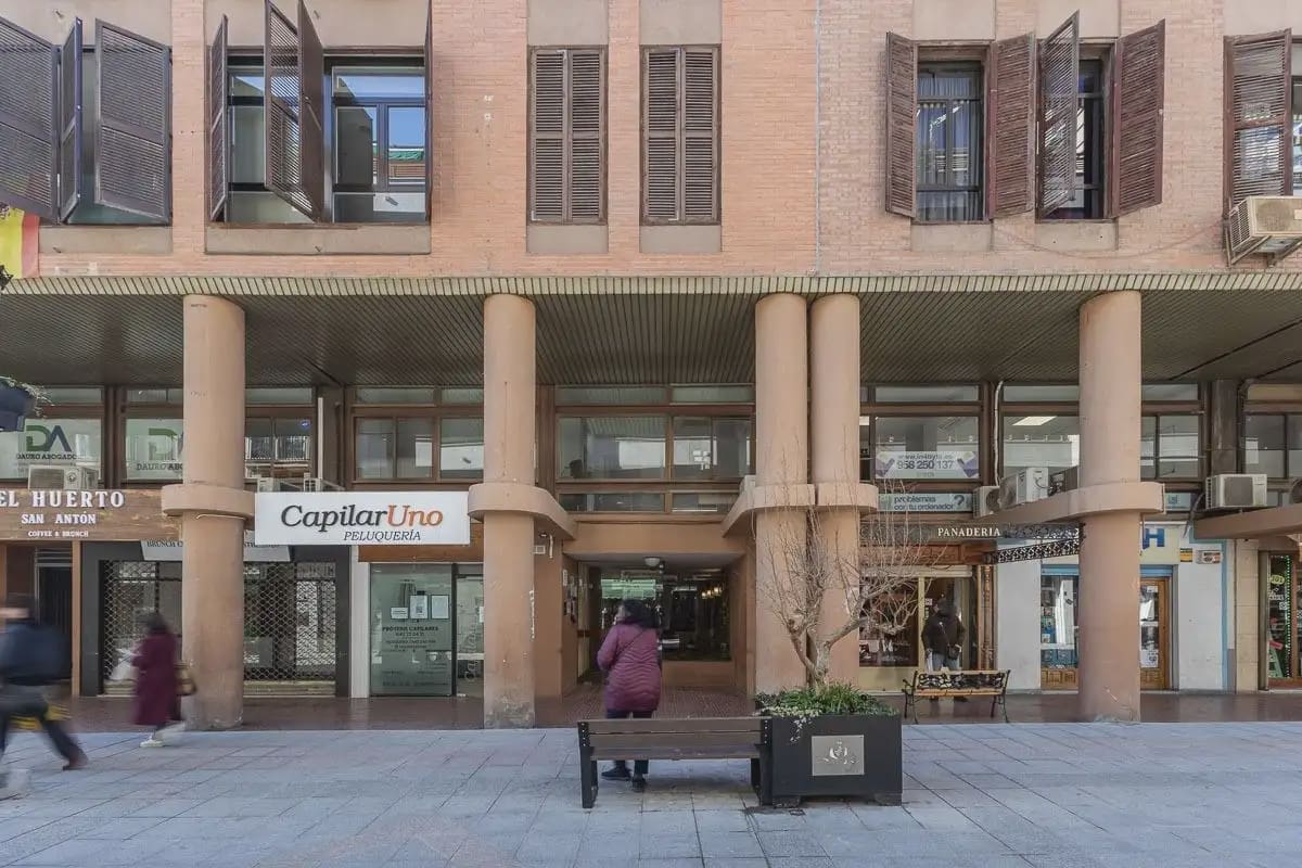 Flat for sale in Granada city with garage - € 585,000 (Ref: 9837506)