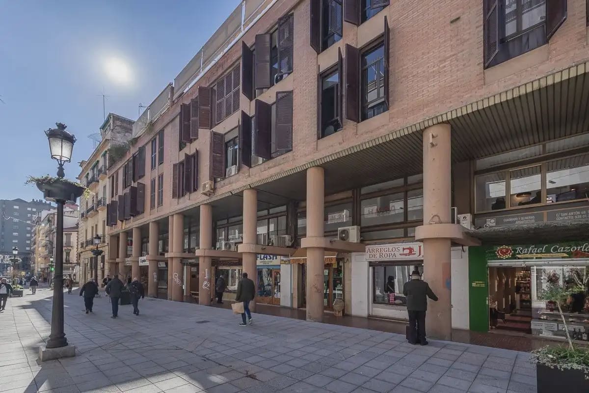 Flat for sale in Granada city with garage - € 585,000 (Ref: 9837506)