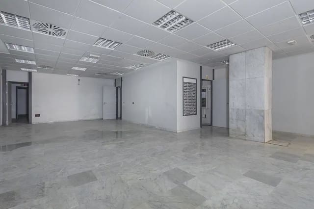 Local Comercial en Iznalloz en venta - 200.000 € (Ref: 9837509)