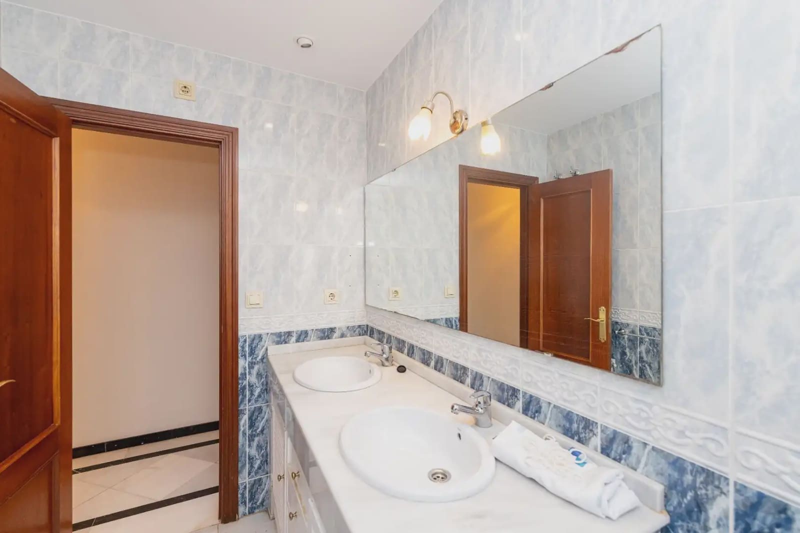 Leilighet til leie i Granada by med garasje - € 1 200 (Ref: 9837514)