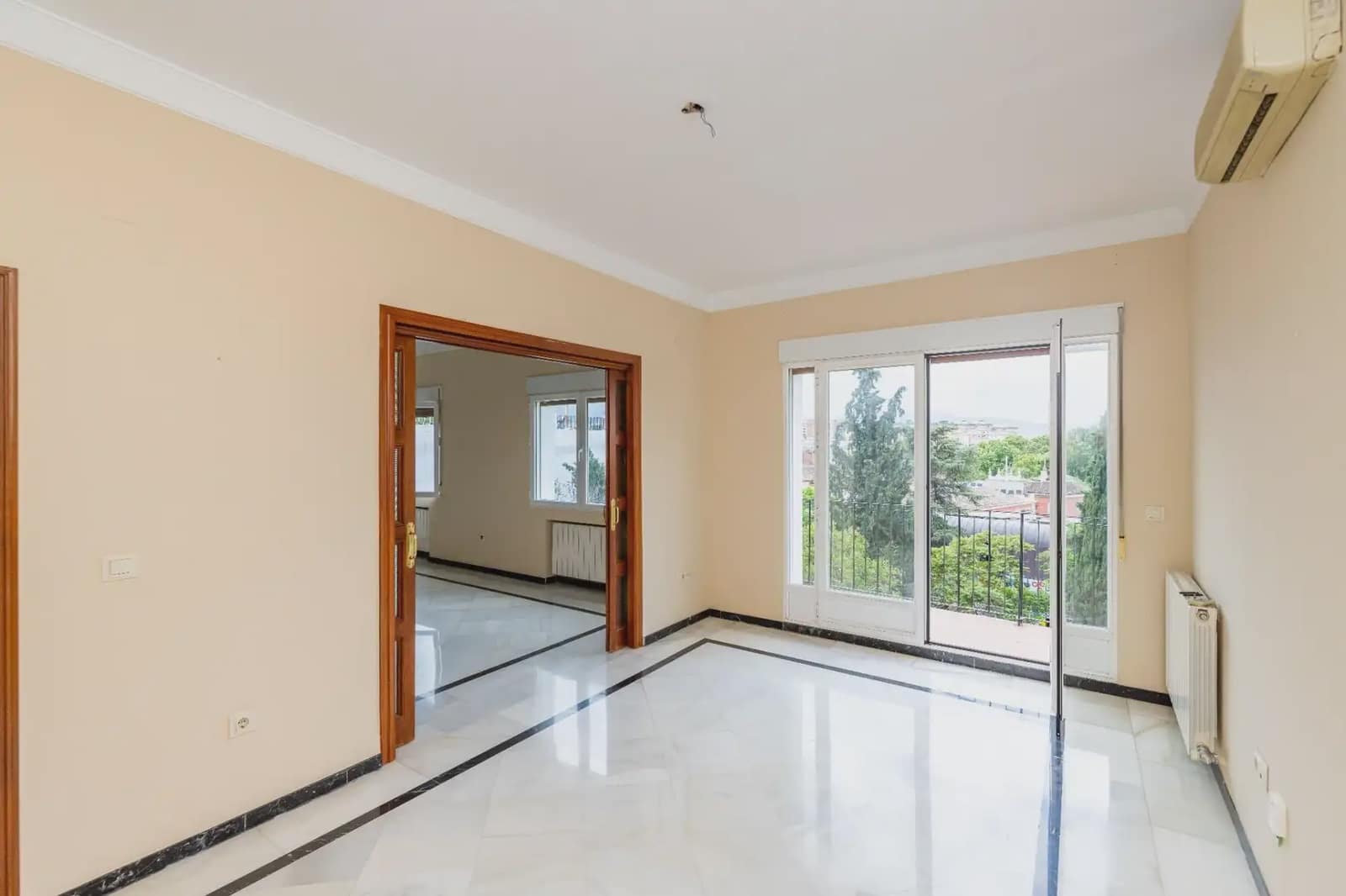 Leilighet til leie i Granada by med garasje - € 1 200 (Ref: 9837514)
