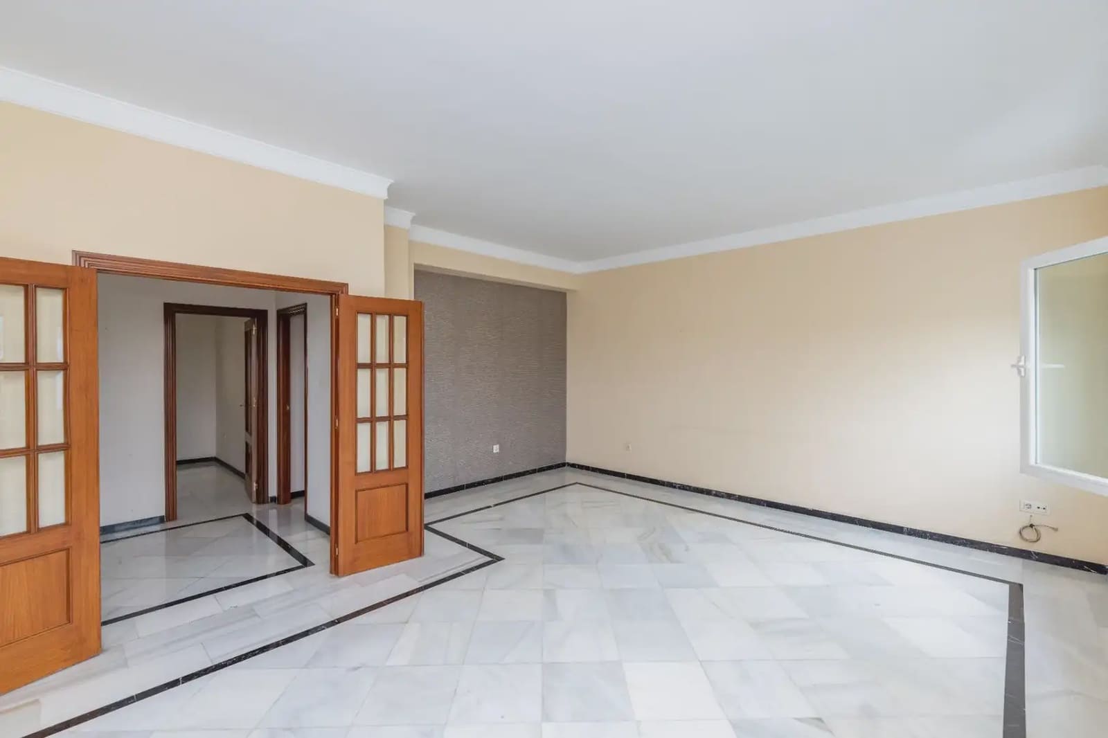 Leilighet til leie i Granada by med garasje - € 1 200 (Ref: 9837514)