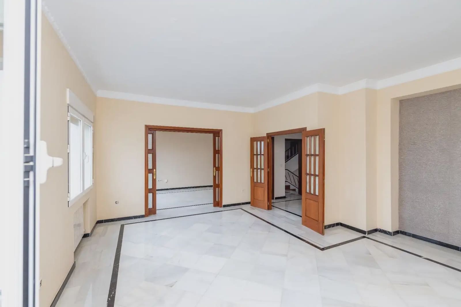 Leilighet til leie i Granada by med garasje - € 1 200 (Ref: 9837514)