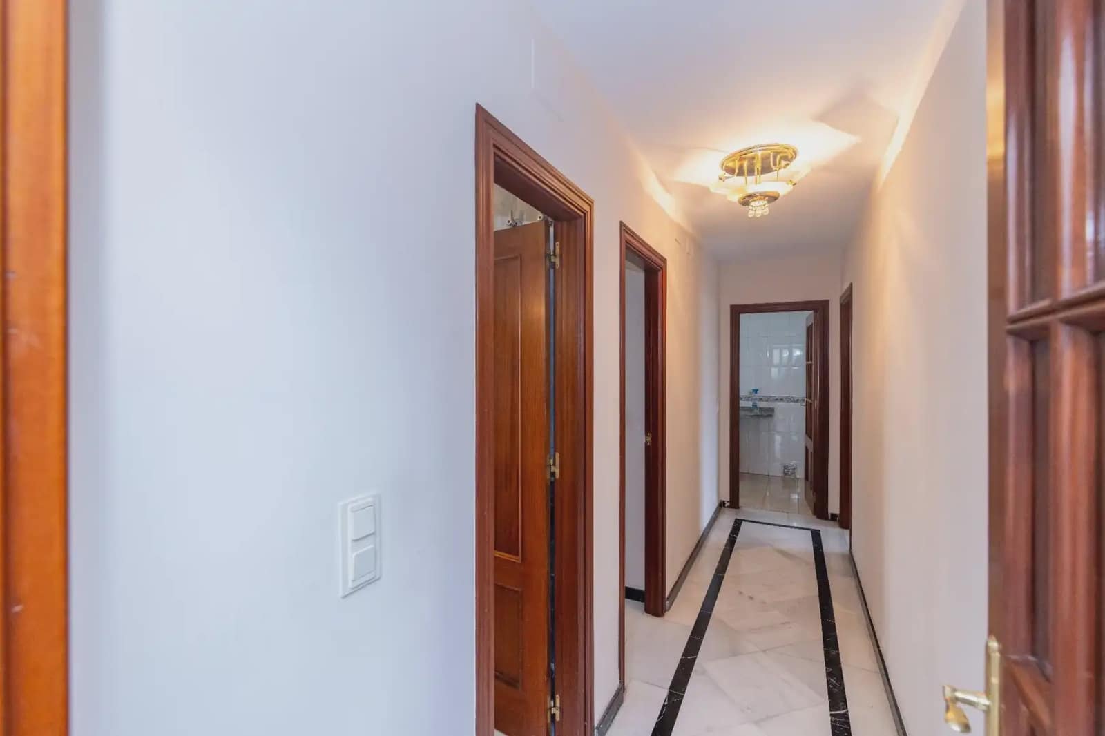 Leilighet til leie i Granada by med garasje - € 1 200 (Ref: 9837514)