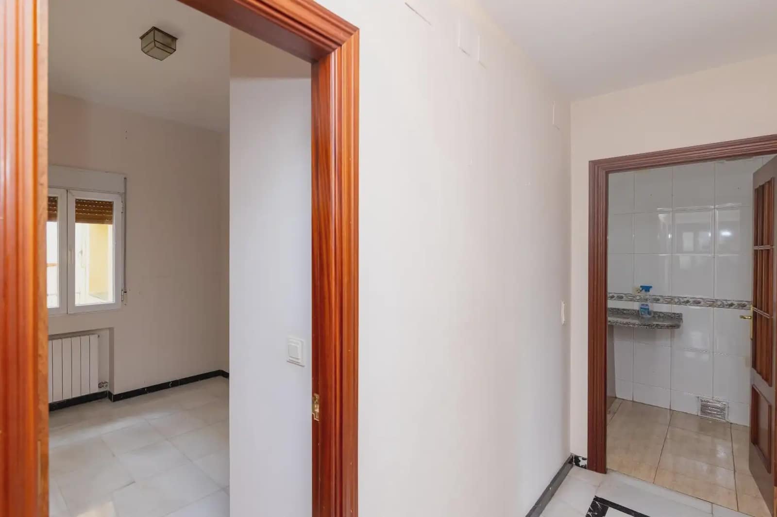 Leilighet til leie i Granada by med garasje - € 1 200 (Ref: 9837514)