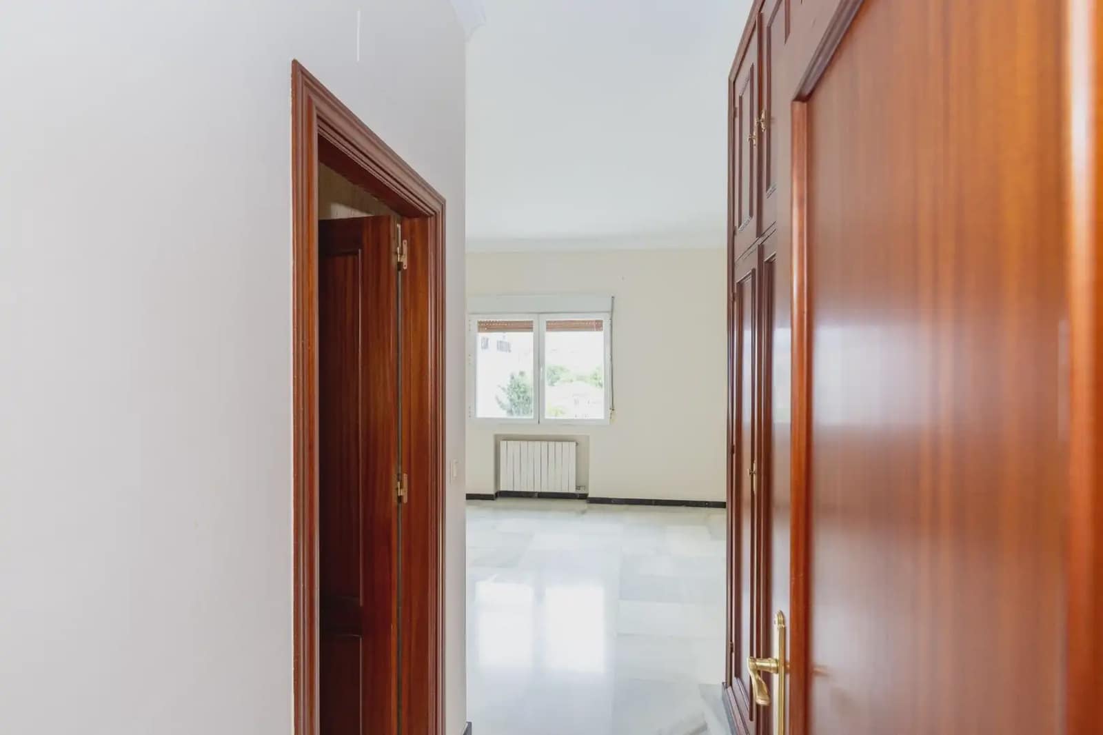 Leilighet til leie i Granada by med garasje - € 1 200 (Ref: 9837514)