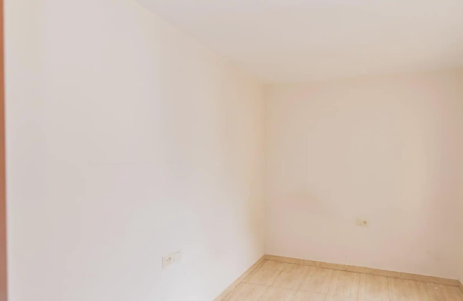 Leilighet til leie i Granada by med garasje - € 1 200 (Ref: 9837514)