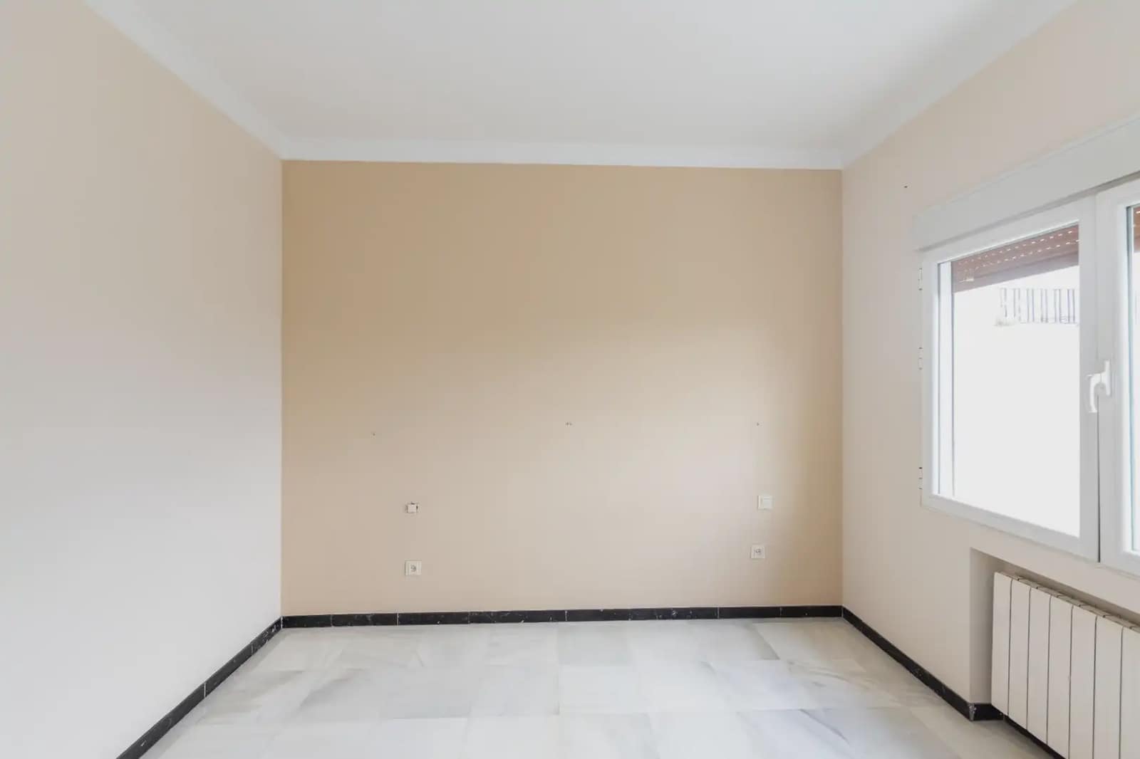 Leilighet til leie i Granada by med garasje - € 1 200 (Ref: 9837514)