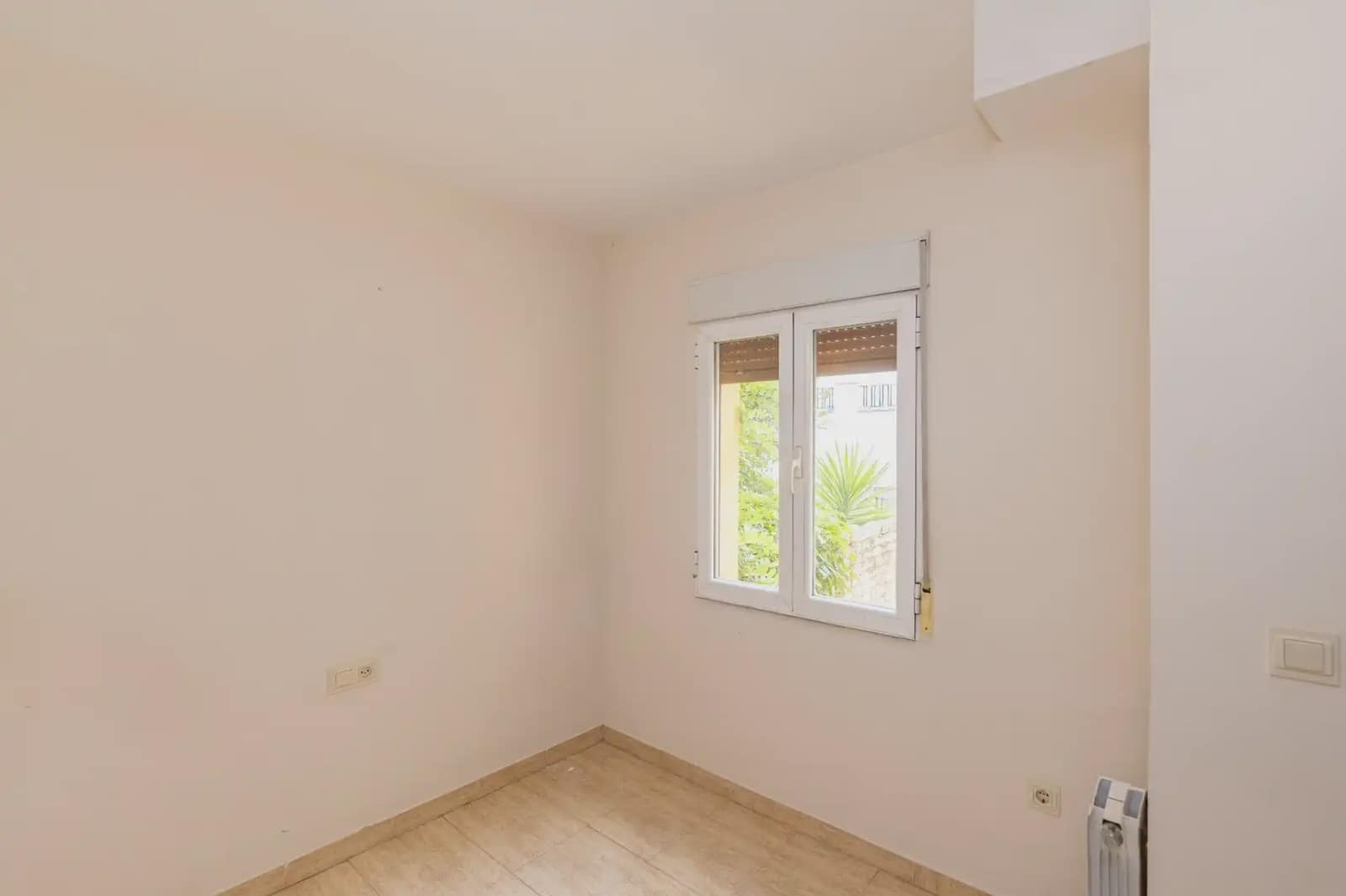 Leilighet til leie i Granada by med garasje - € 1 200 (Ref: 9837514)