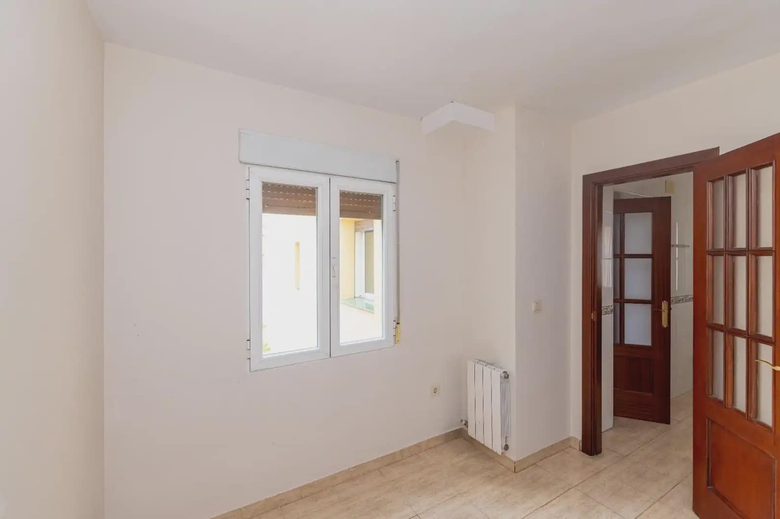 Leilighet til leie i Granada by med garasje - € 1 200 (Ref: 9837514)