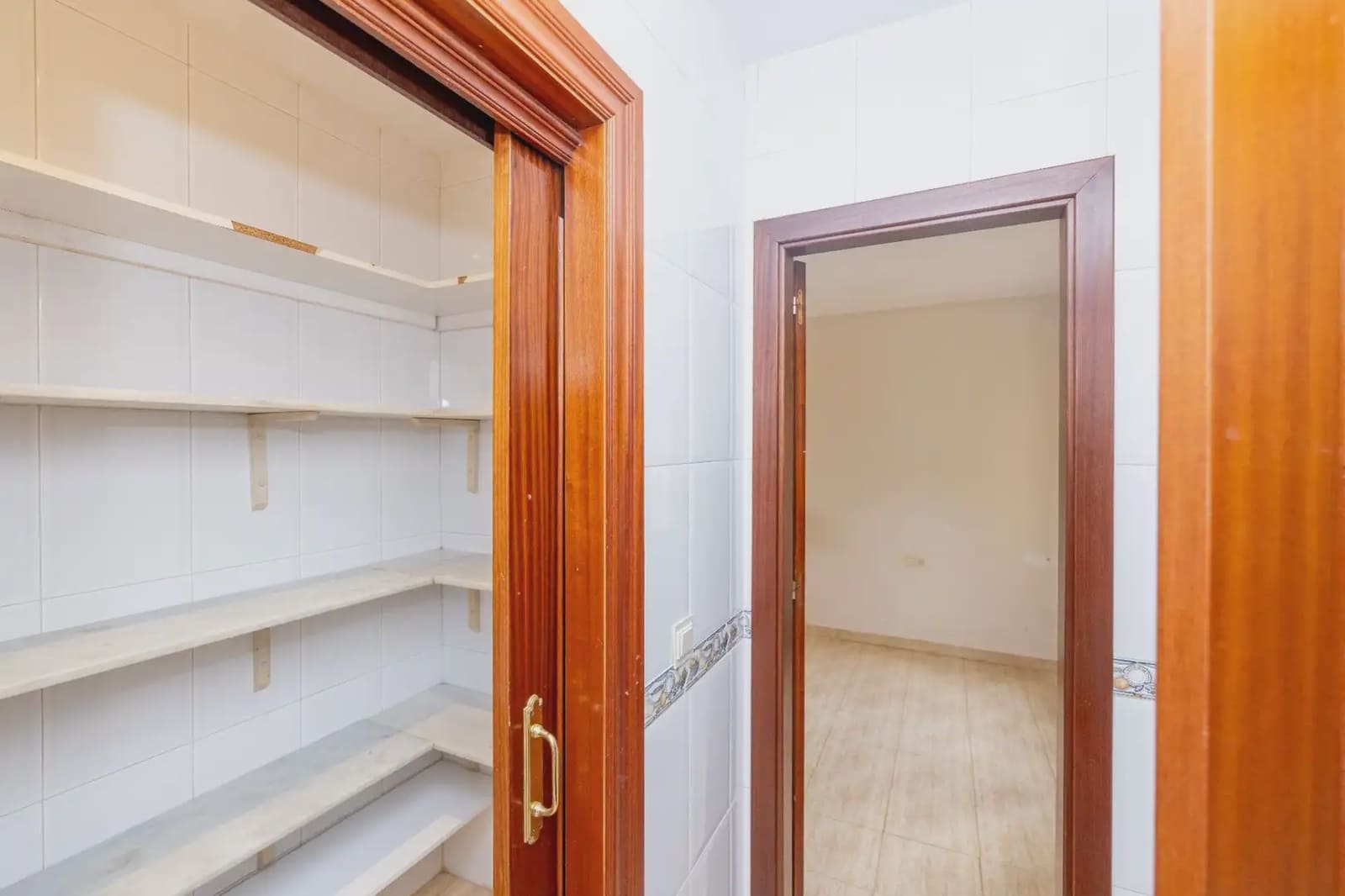 Leilighet til leie i Granada by med garasje - € 1 200 (Ref: 9837514)