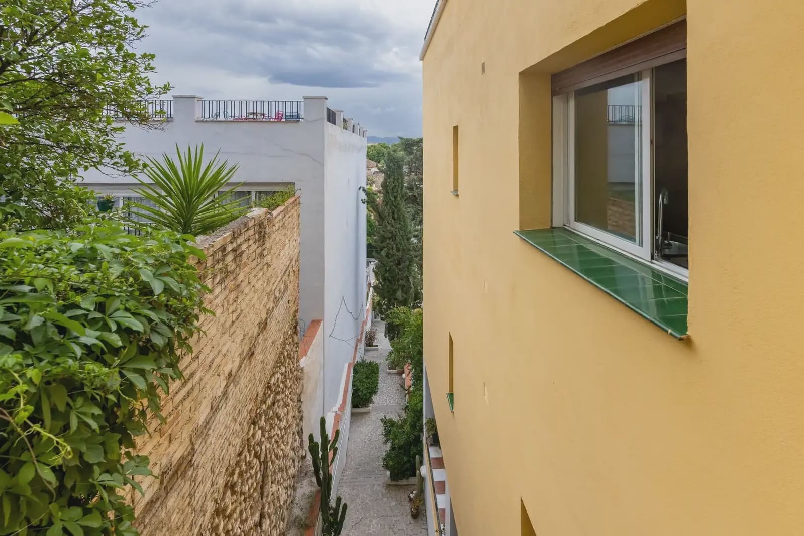 Leilighet til leie i Granada by med garasje - € 1 200 (Ref: 9837514)