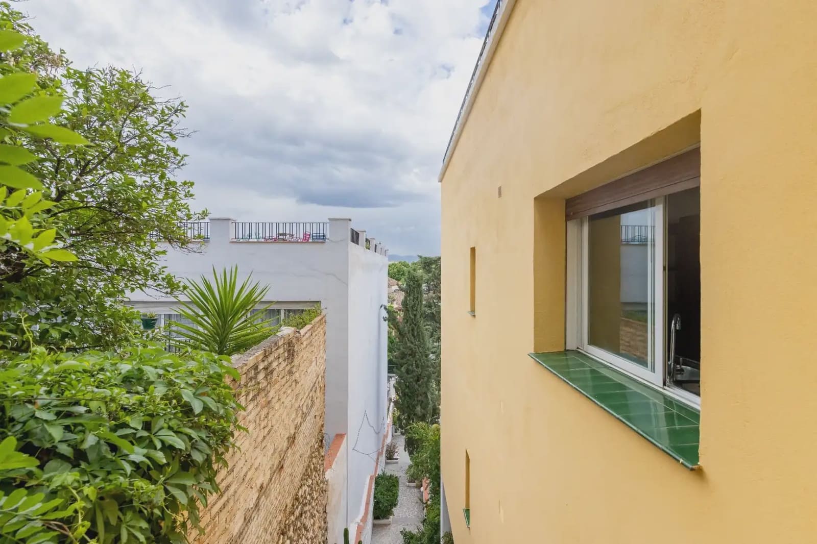 Leilighet til leie i Granada by med garasje - € 1 200 (Ref: 9837514)