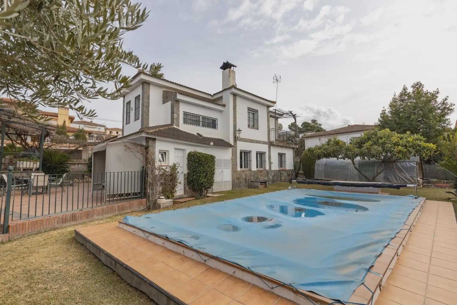 6 bedroom Villa for sale in Otura with pool garage - € 495,000 (Ref: 9837517)