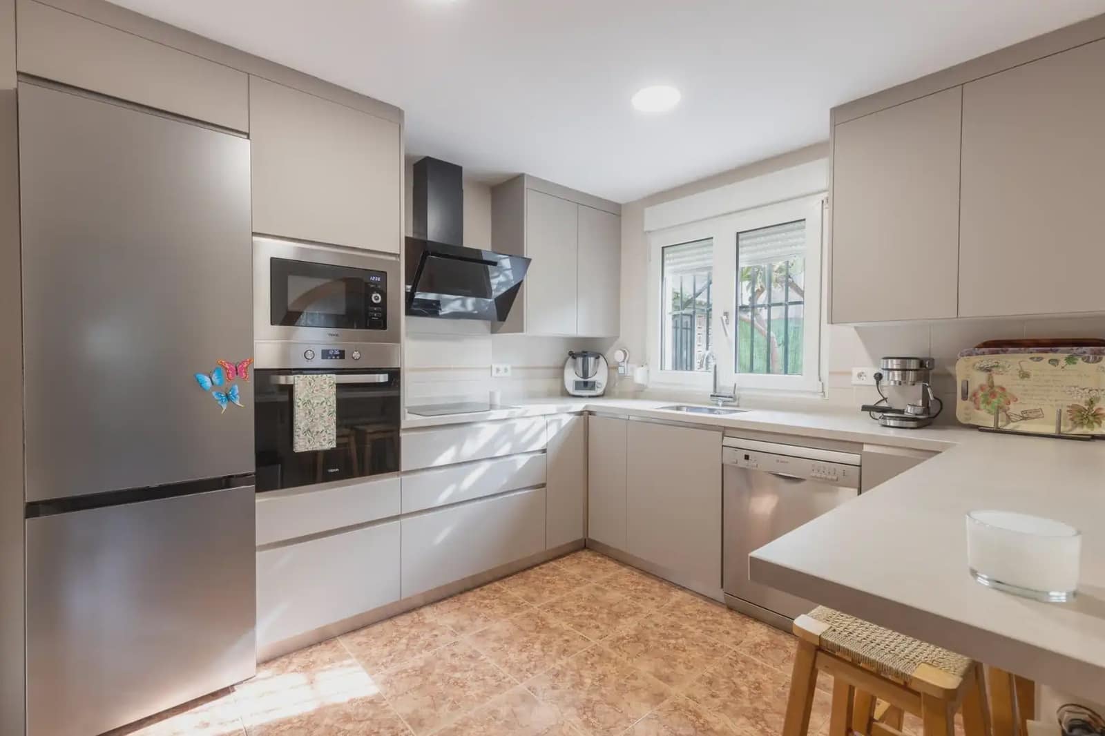 6 bedroom Villa for sale in Otura with pool garage - € 495,000 (Ref: 9837517)