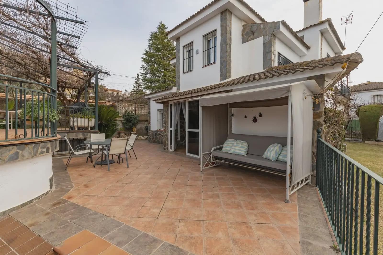 6 bedroom Villa for sale in Otura with pool garage - € 495,000 (Ref: 9837517)