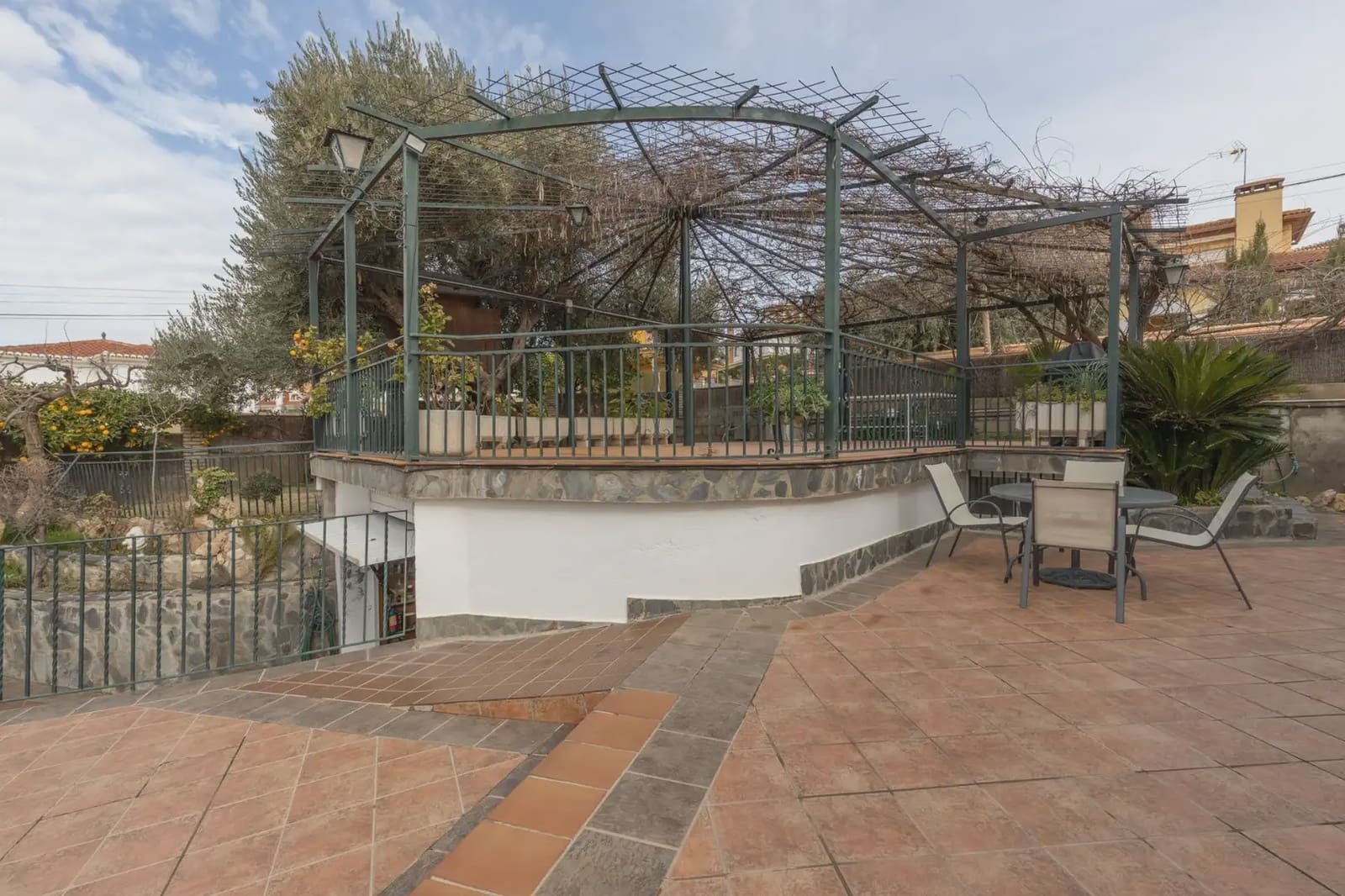 6 bedroom Villa for sale in Otura with pool garage - € 495,000 (Ref: 9837517)