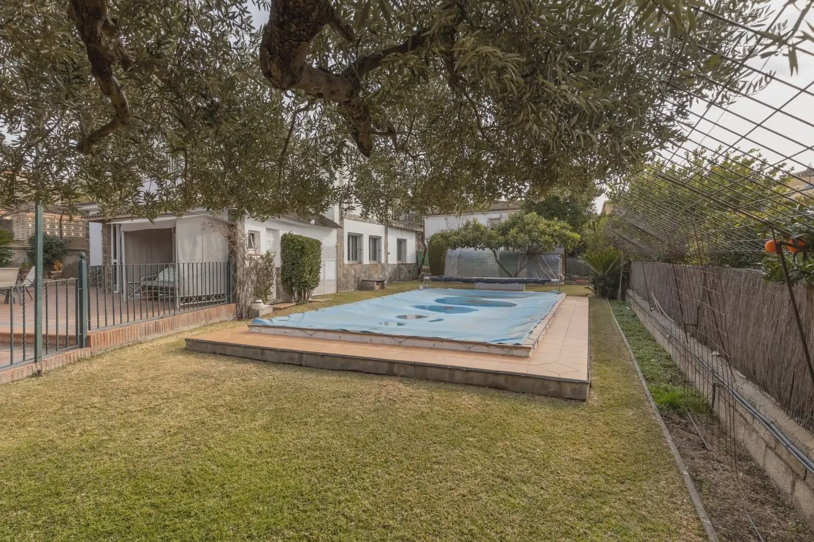 6 bedroom Villa for sale in Otura with pool garage - € 495,000 (Ref: 9837517)