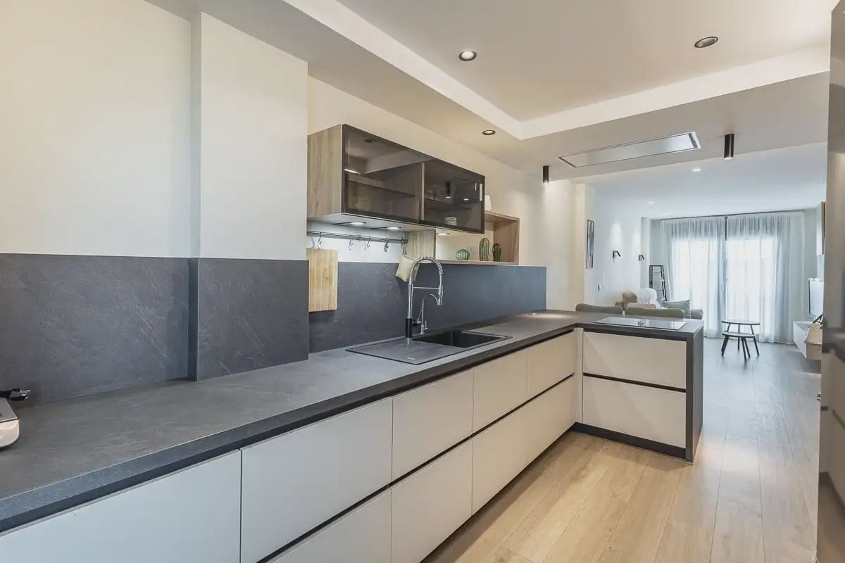 Rækkehus til salg i Albolote med garage - € 375.000 (Ref: 9837519)
