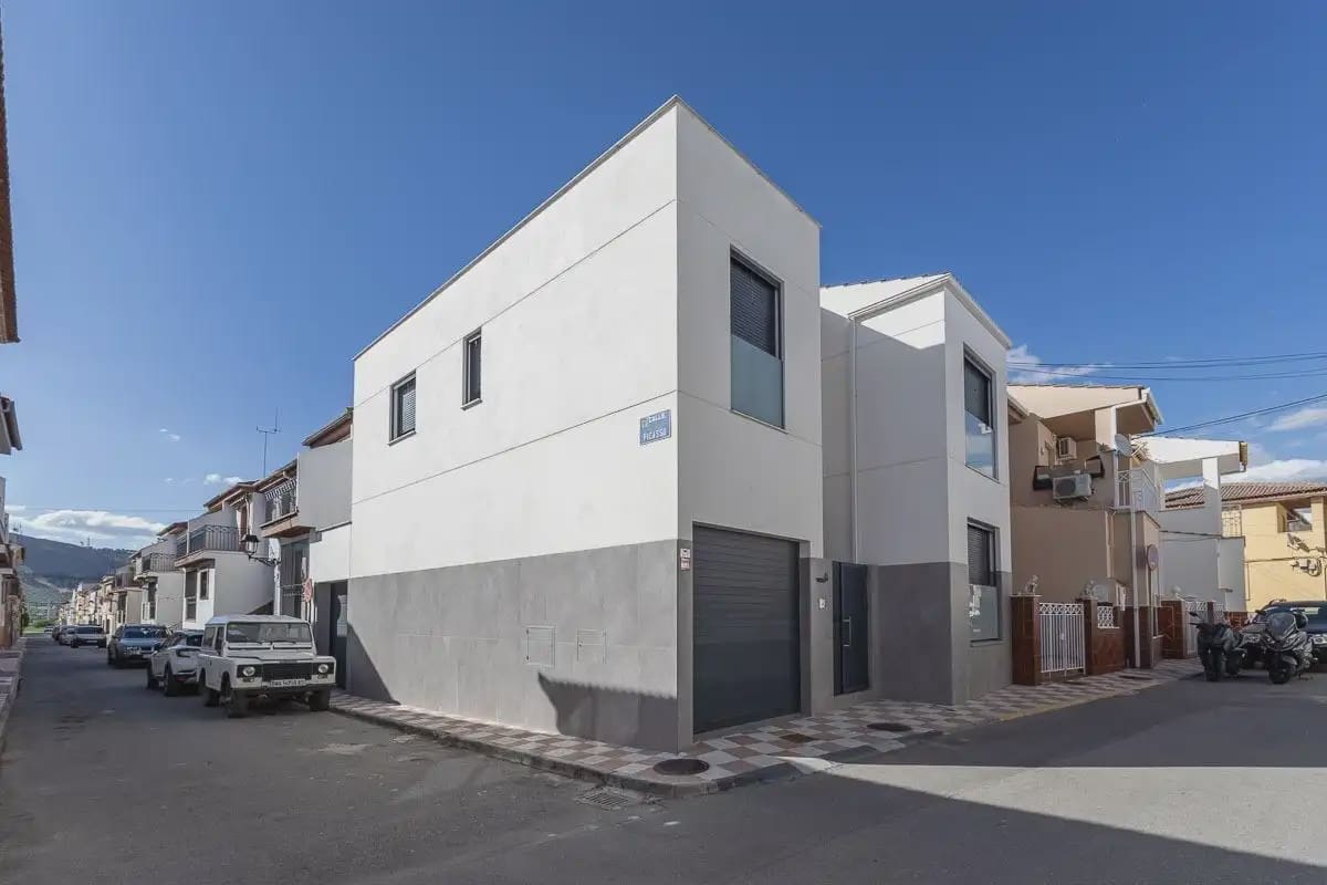 Rækkehus til salg i Albolote med garage - € 375.000 (Ref: 9837519)
