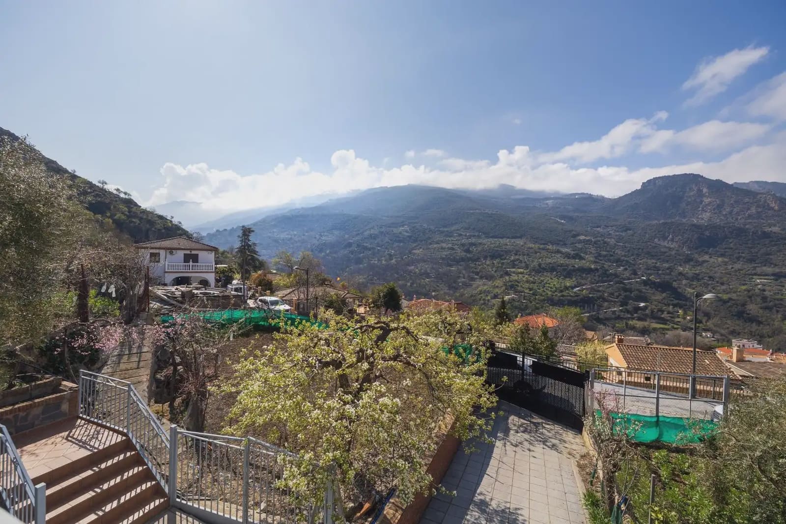 Finca/Country House for sale in Guejar Sierra with pool garage - € 430,000 (Ref: 9837520)