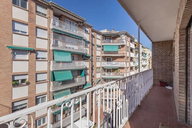 5 camera da letto Appartamento in vendita in Pajaritos - Plaza de Toros, Granada città - 343.000 € (Rif: 9837524)