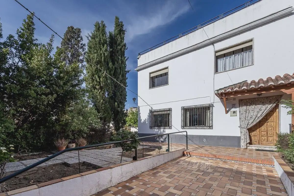 Villa zu verkaufen in Cajar mit Garage - 325.000 € (Ref: 9837525)