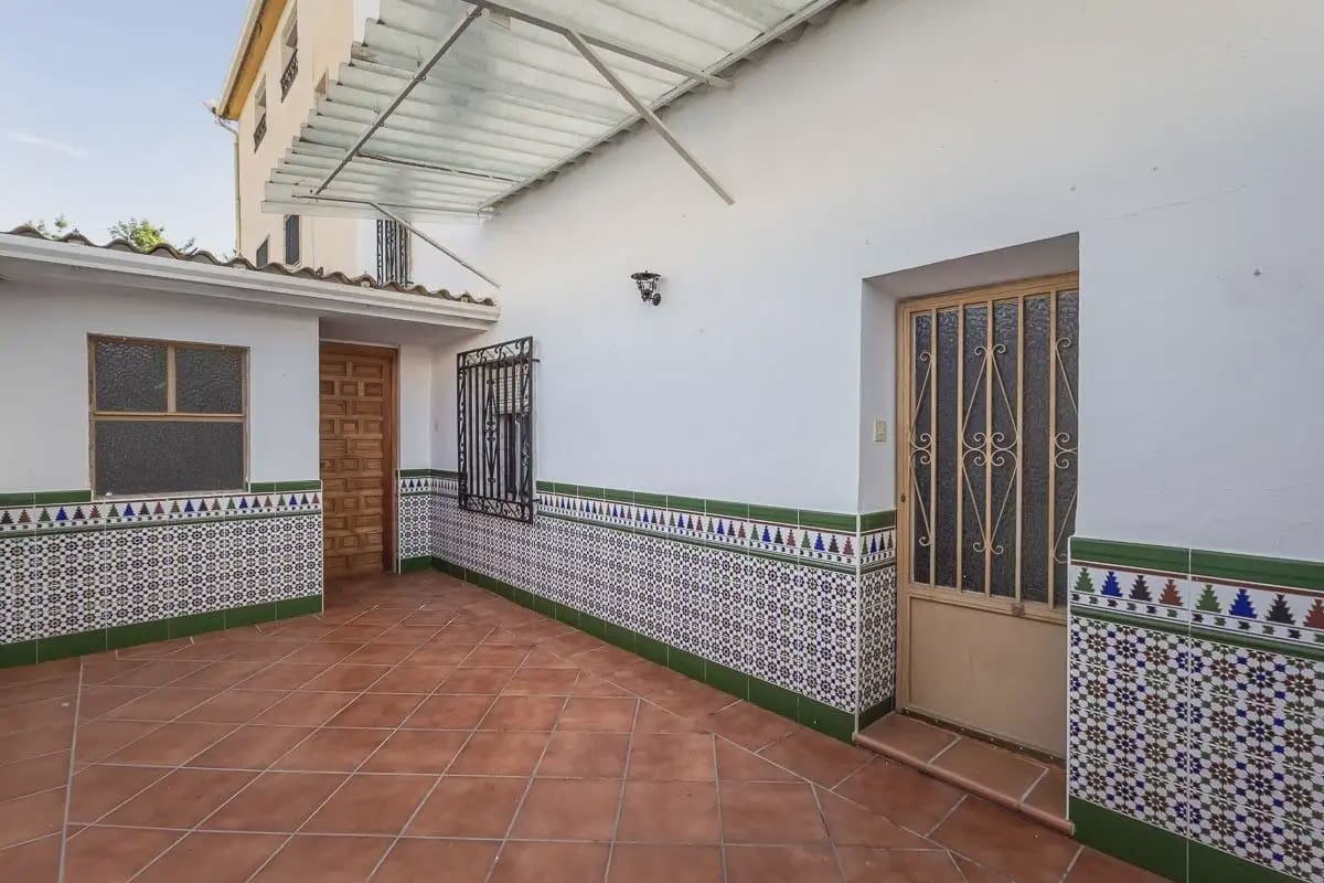 Villa zu verkaufen in Cajar mit Garage - 325.000 € (Ref: 9837525)