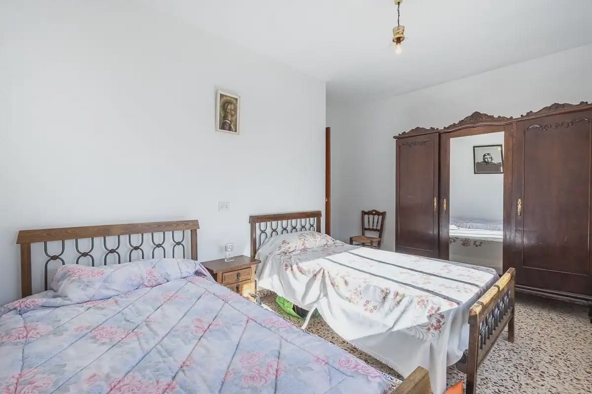 Villa zu verkaufen in Cajar mit Garage - 325.000 € (Ref: 9837525)