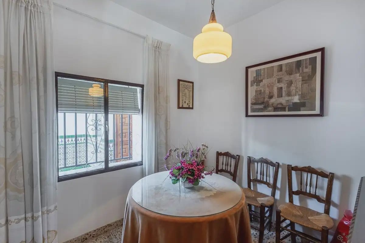 Villa zu verkaufen in Cajar mit Garage - 325.000 € (Ref: 9837525)