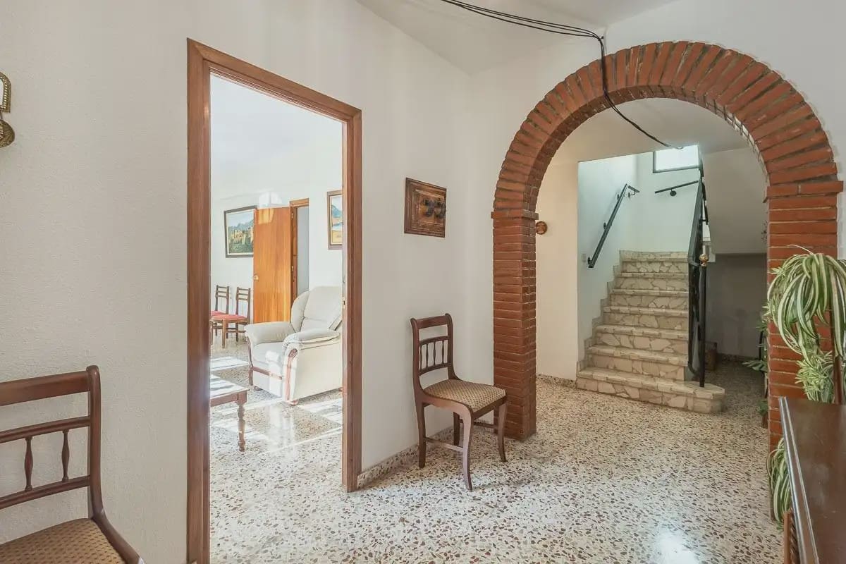 Villa zu verkaufen in Cajar mit Garage - 325.000 € (Ref: 9837525)