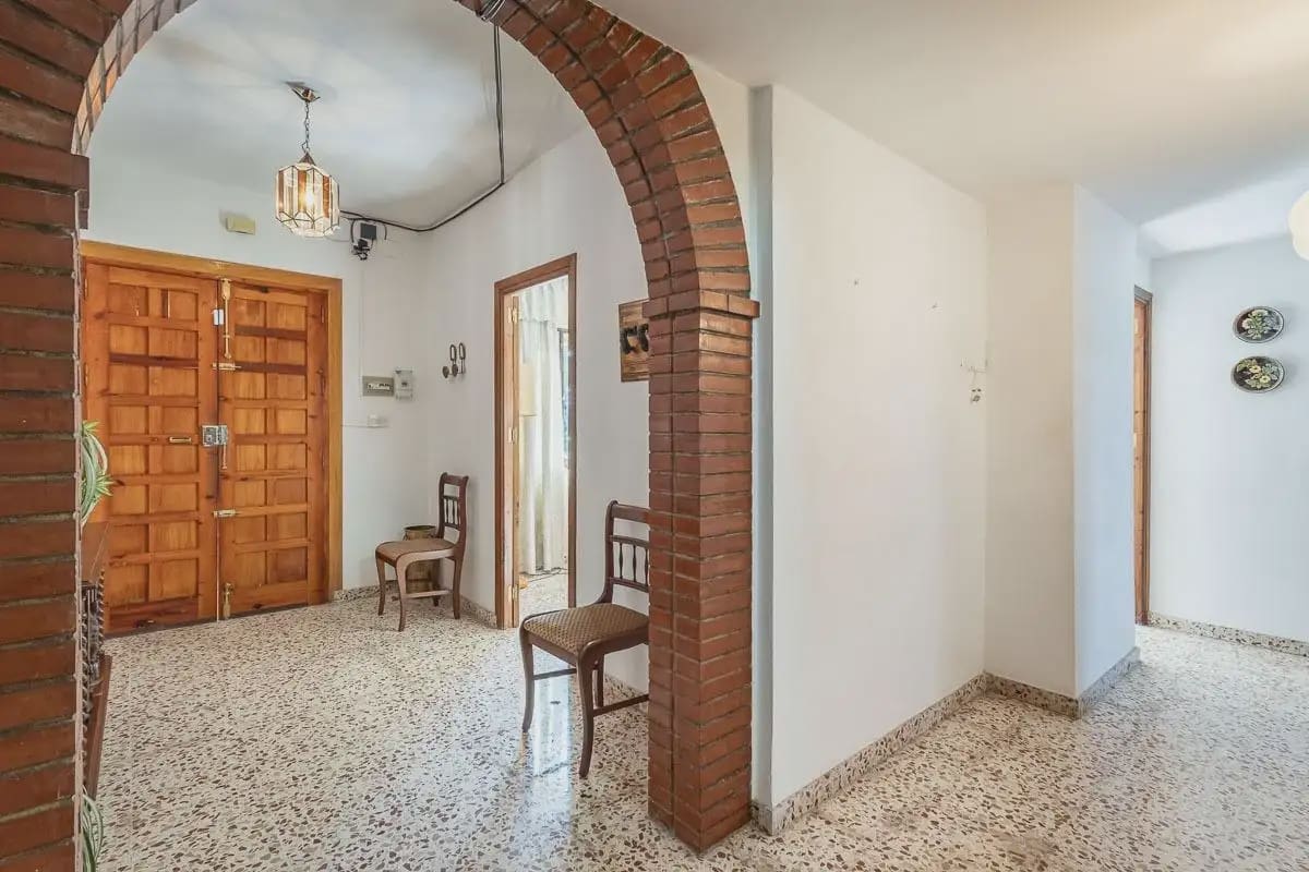 Villa zu verkaufen in Cajar mit Garage - 325.000 € (Ref: 9837525)