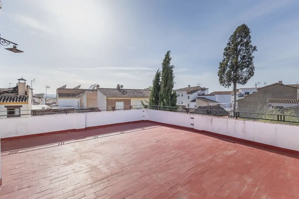 Villa zu verkaufen in Cajar mit Garage - 325.000 € (Ref: 9837525)