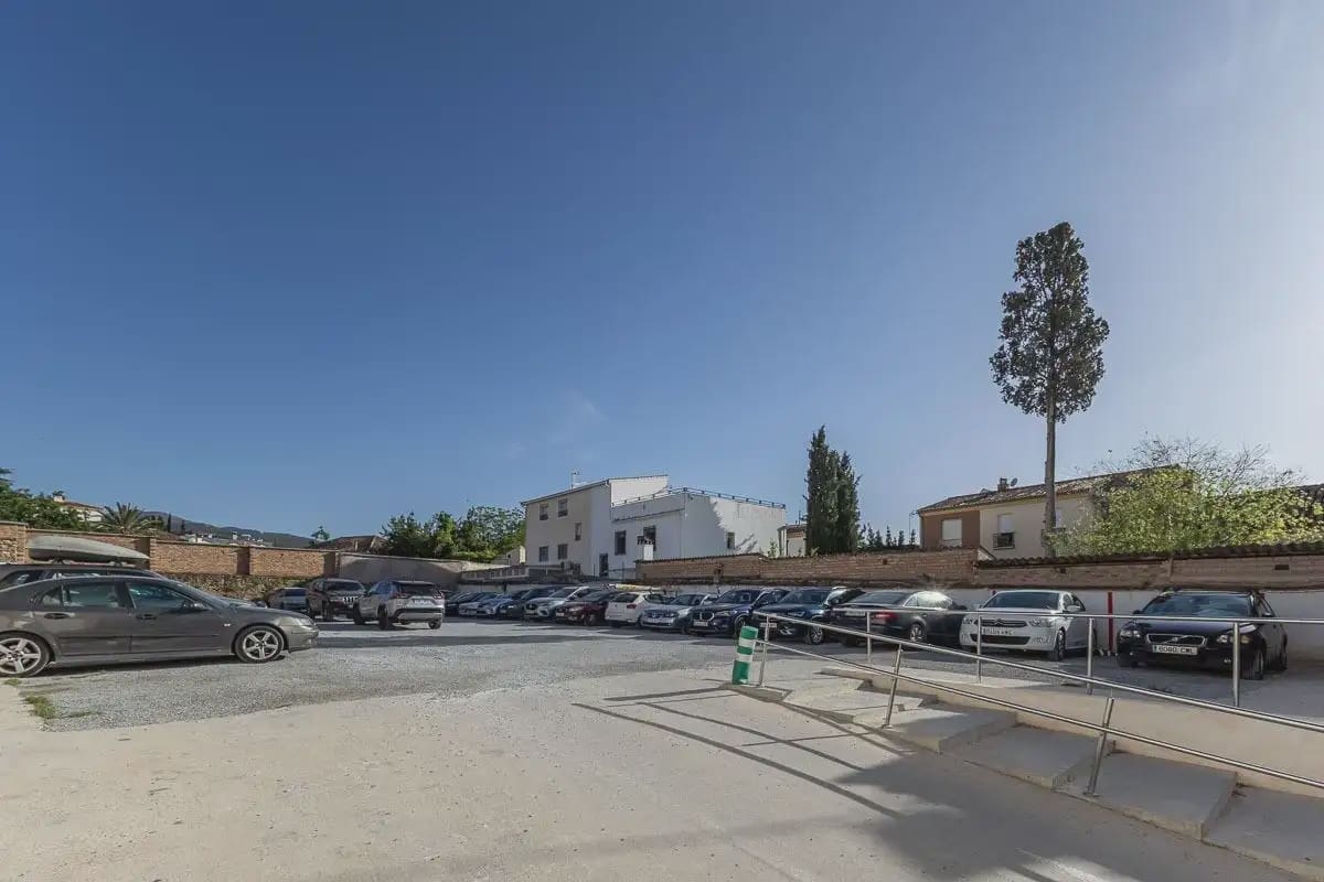 Villa zu verkaufen in Cajar mit Garage - 325.000 € (Ref: 9837525)