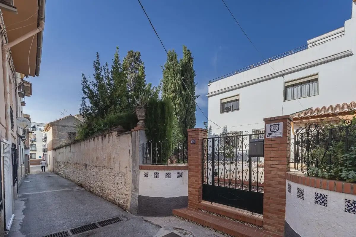 Villa zu verkaufen in Cajar mit Garage - 325.000 € (Ref: 9837525)