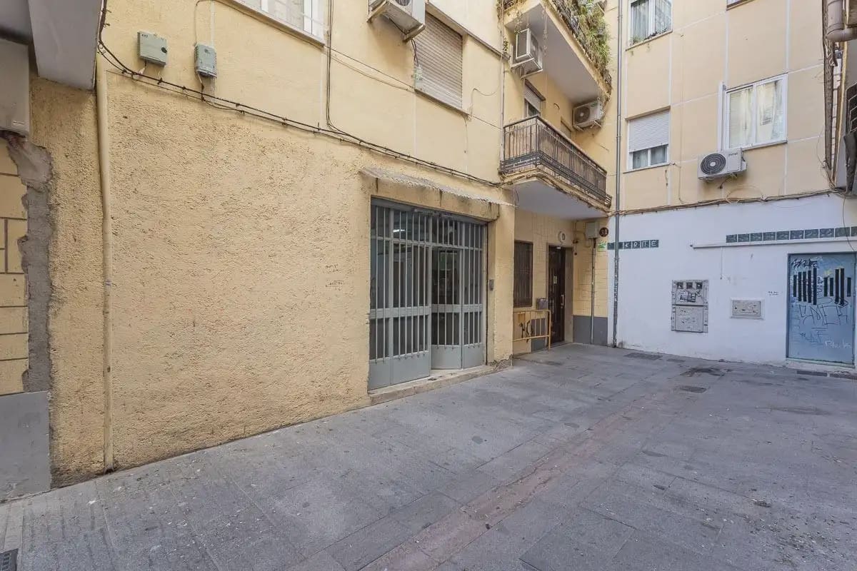 Local Comercial en Granada ciudad en venta - 146.000 € (Ref: 9837526)