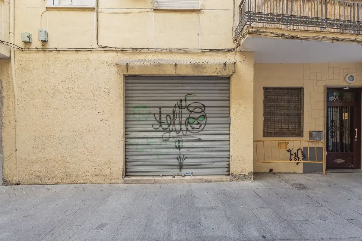 Local Comercial en Granada ciudad en venta - 146.000 € (Ref: 9837526)
