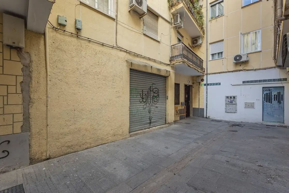Local Comercial en Granada ciudad en venta - 146.000 € (Ref: 9837526)