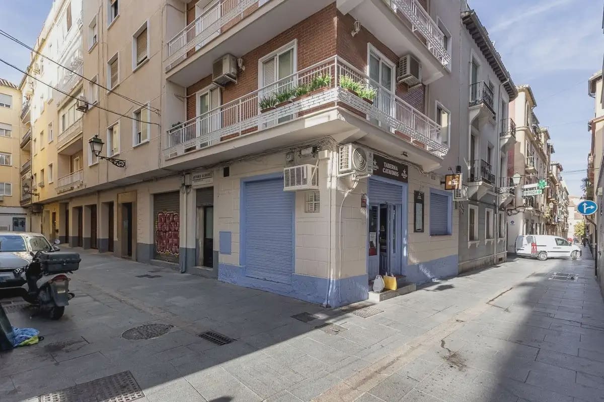 Local Comercial en Granada ciudad en venta - 146.000 € (Ref: 9837526)