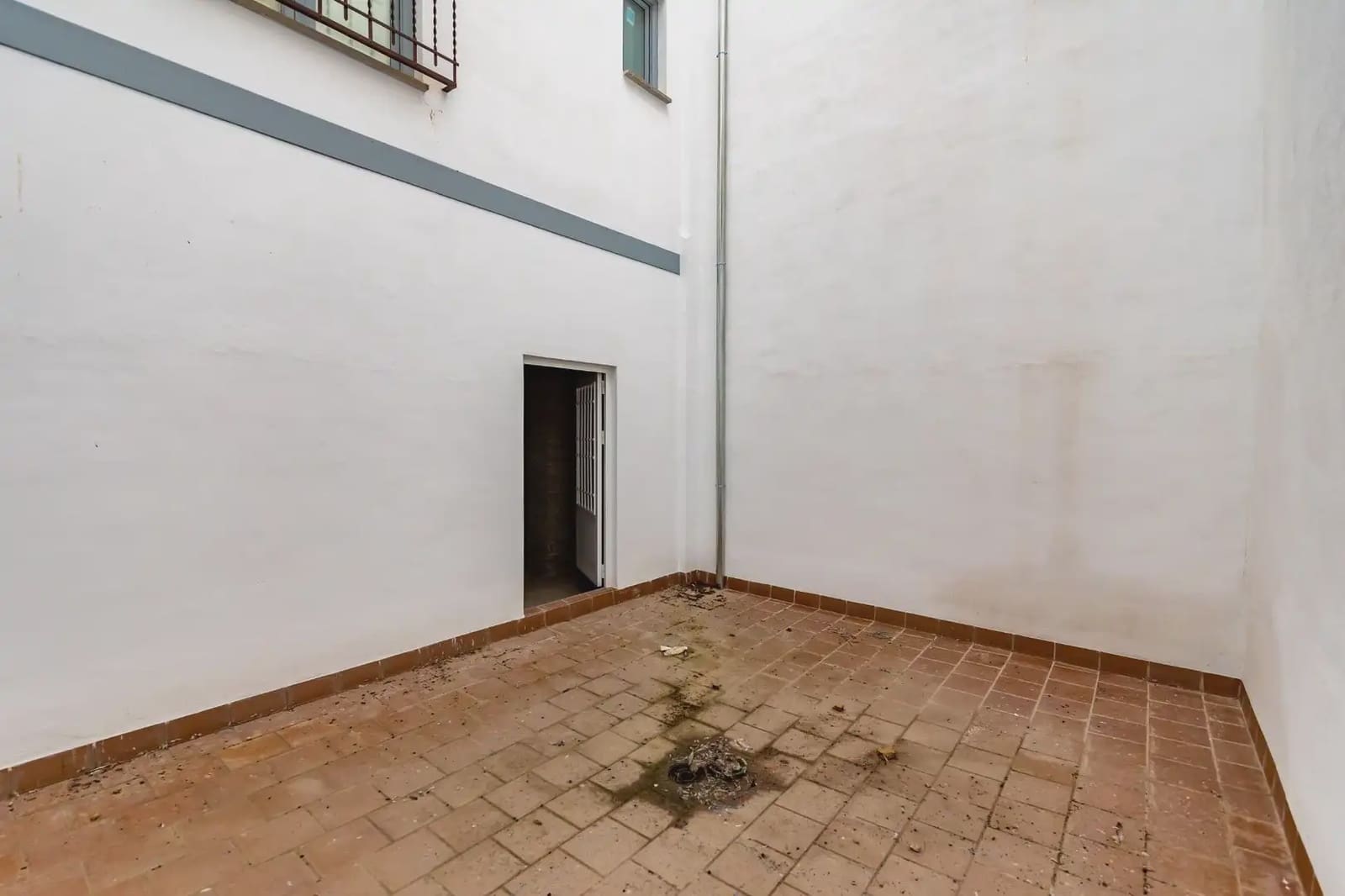 Comercial para arrendar em Granada cidade - 1 200 € (Ref: 9837527)