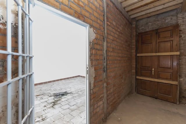 Commercial for rent in San Matías - Realejo, Granada city - € 1,200 (Ref: 9837527)