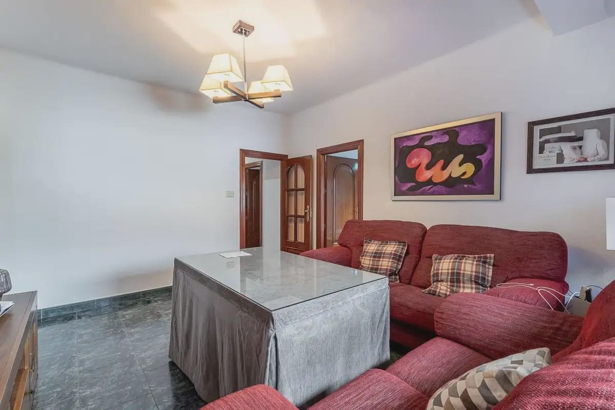 4 soveværelse Lejlighed til salg i Granada by - € 200.000 (Ref: 9837532)