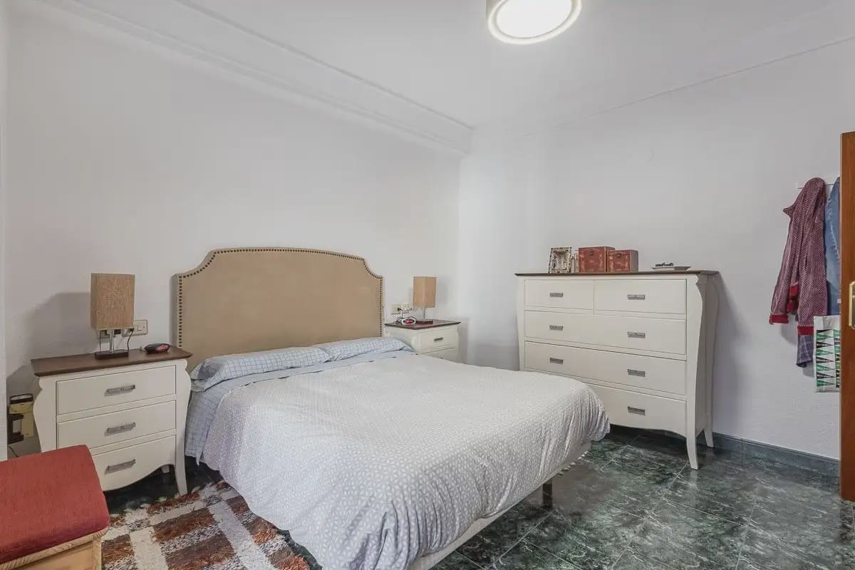 4 soveværelse Lejlighed til salg i Granada by - € 200.000 (Ref: 9837532)