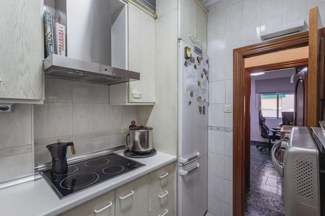 4 soveværelse Lejlighed til salg i Zaidin, Granada by - € 200.000 (Ref: 9837532)