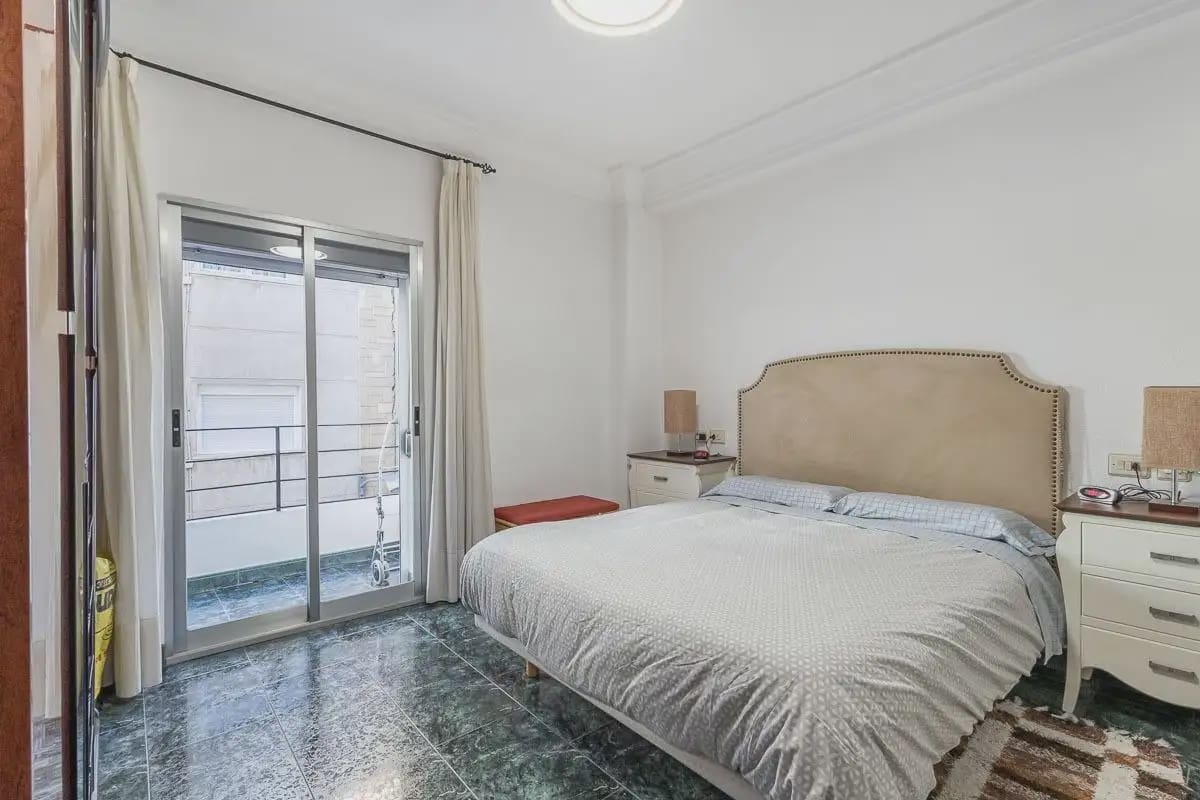 4 soveværelse Lejlighed til salg i Granada by - € 200.000 (Ref: 9837532)