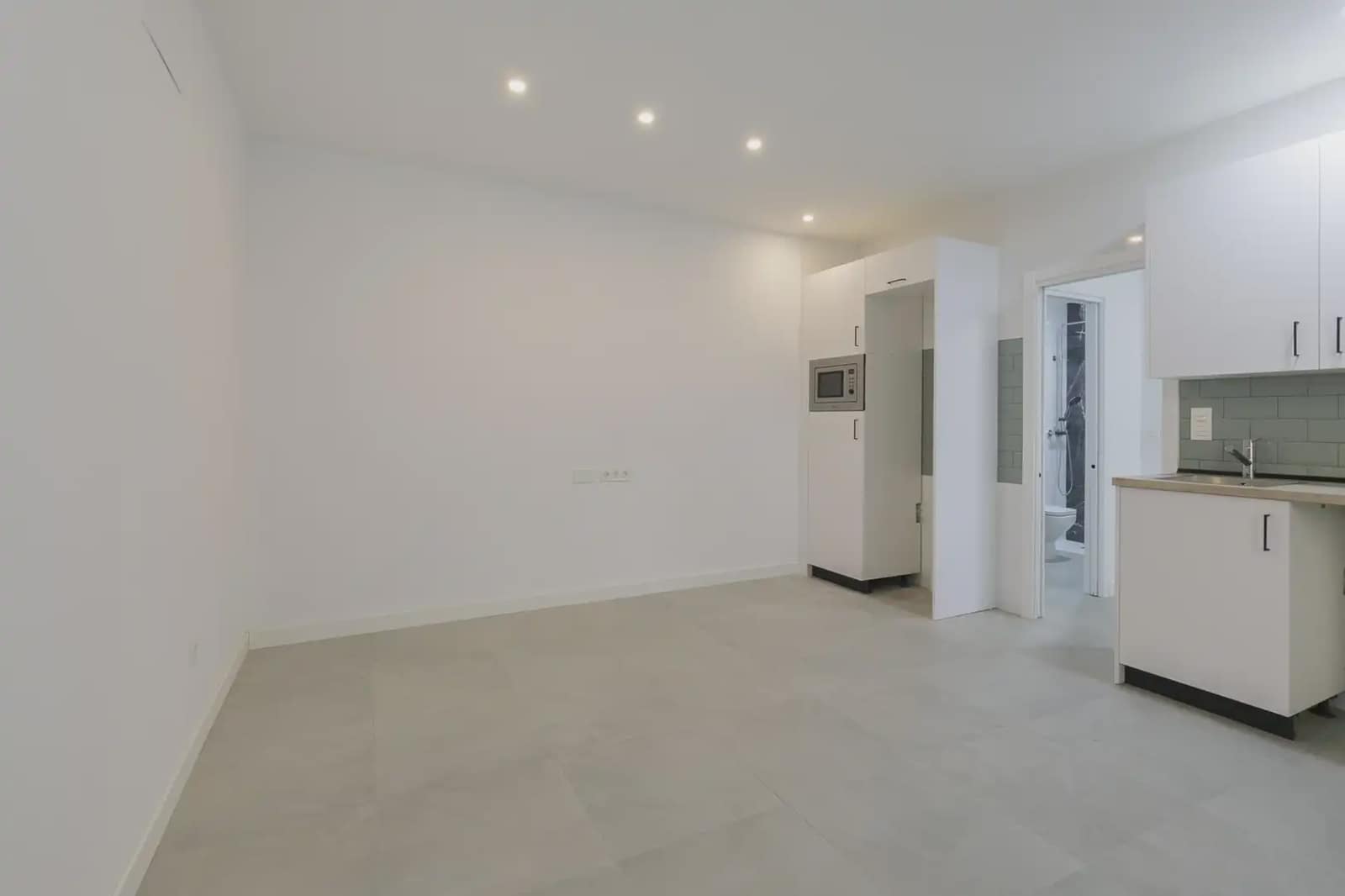 Apartment for sale in Granada city - € 159,900 (Ref: 9837533)