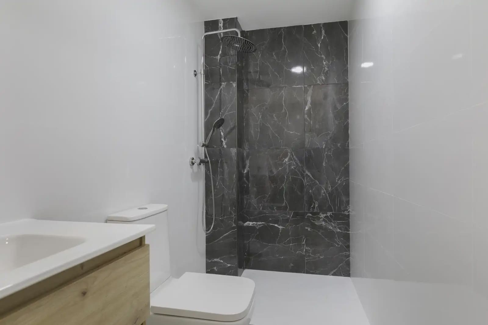 Apartment for sale in Granada city - € 159,900 (Ref: 9837533)